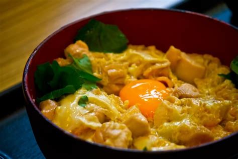 井中間一點怎麼念|丼飯的「丼」怎麼唸？超多人唸錯！ 真實讀音曝光…